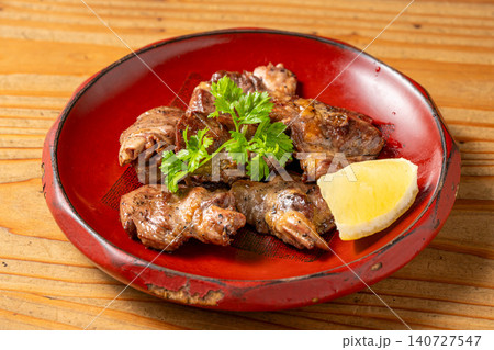 炭火で香ばしく焼き上げた、弾力あるこころ(ハツ)の炭焼き 炭火で香ばしく焼き上げた、弾力あるこころ(ハツ)の炭焼き 140727547