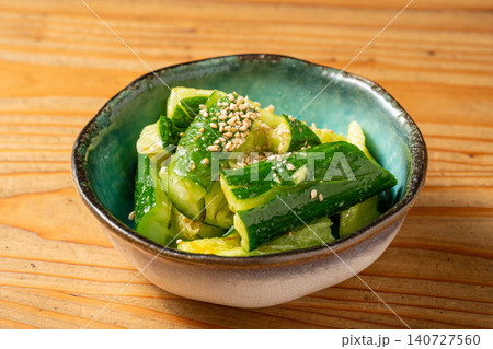 おつまみに最適、食欲をそそるピリ辛きゅうり おつまみに最適、食欲をそそるピリ辛きゅうり 140727560