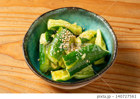 おつまみに最適、食欲をそそるピリ辛きゅうり おつまみに最適、食欲をそそるピリ辛きゅうり 140727561