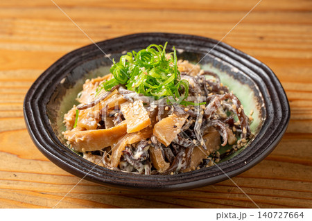 ピリ辛風味で食感の良い、キクラゲとメンマのナムル ピリ辛風味で食感の良い、キクラゲとメンマのナムル 140727664