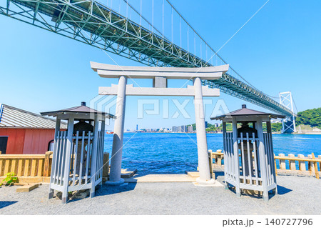 初夏の和布刈神社と関門橋 福岡県北九州市 初夏の和布刈神社と関門橋 福岡県北九州市 140727796