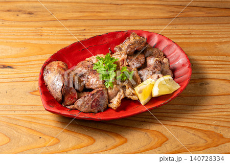 炭火で香ばしく焼き上げた、こだわりの焼き鳥3種盛り合わせ 炭火で香ばしく焼き上げた、こだわりの焼き鳥3種盛り合わせ 140728334