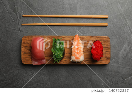 Set of delicious sushi on grey table, flat lay 140732837