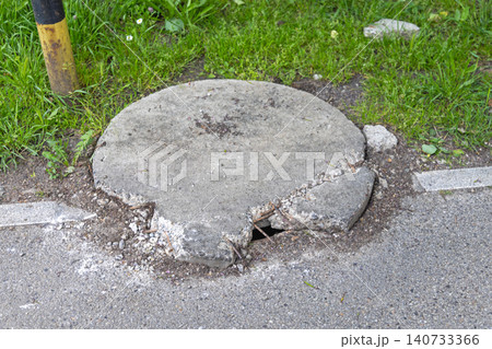 Damaged Concrete Manhole Cover Damaged Concrete Manhole Cover 140733366