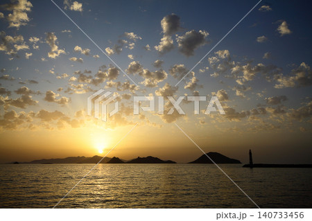 Seaside town of Turgutreis and spectacular sunsets 140733456