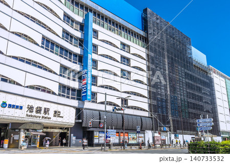 日本の東京都市景観池袋駅東口。東口のシンボル「SEIBU」単独の大看板は“消滅“=6月17日 日本の東京都市景観池袋駅東口。東口のシンボル「SEIBU」単独の大看板は“消滅“=6月17日 140733532