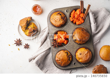 spicy pumpkin muffins 140735650