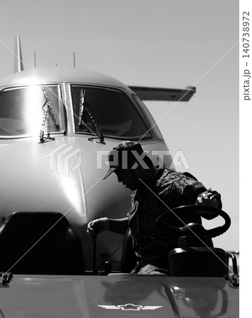 航空自衛官とU-125A 航空自衛官とU-125A 140738972
