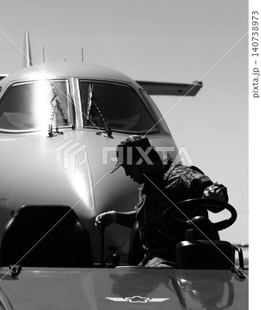 航空自衛官とU-125A 航空自衛官とU-125A 140738973