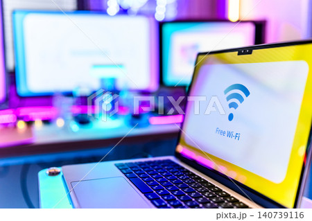 Free Wi-Fi ラップトップ Free Wi-Fi ラップトップ 140739116