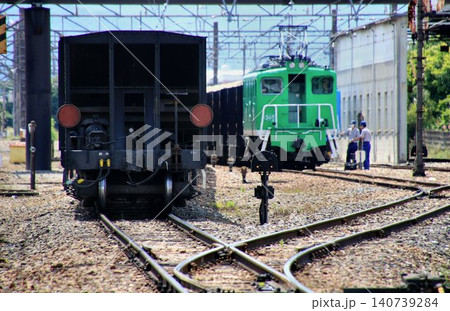 『石灰石』貨物列車の行き交う駅… 秩父鉄道【武川駅】 『石灰石』貨物列車の行き交う駅… 秩父鉄道【武川駅】 140739284