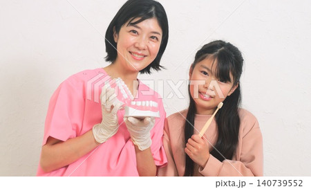 歯医者さん 小学生 歯の勉強 イメージ 歯医者さん 小学生 歯の勉強 イメージ 140739552