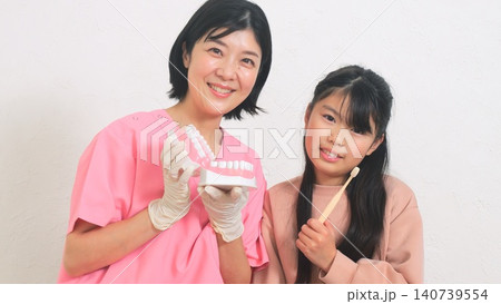 歯医者さん 小学生 歯の勉強 イメージ 歯医者さん 小学生 歯の勉強 イメージ 140739554