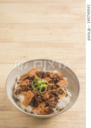 筍と牛肉しぐれのご飯 140740041