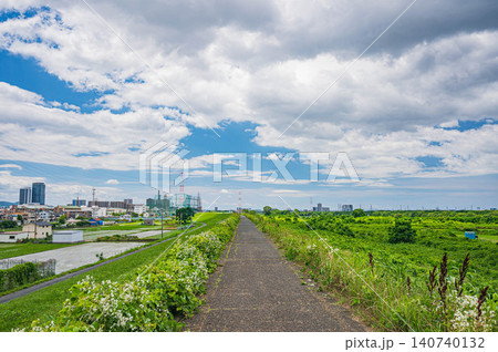 淀川左岸堤防上からの景観　大阪府枚方市 140740132