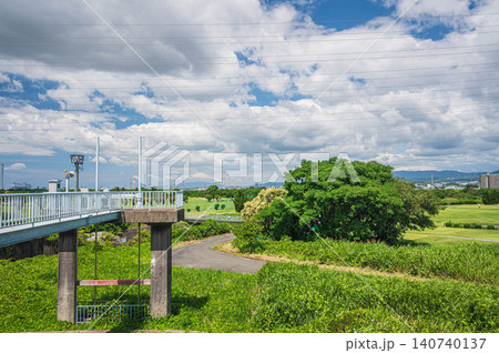 淀川左岸河川敷風景 大阪府枚方市 淀川左岸河川敷風景 大阪府枚方市 140740137
