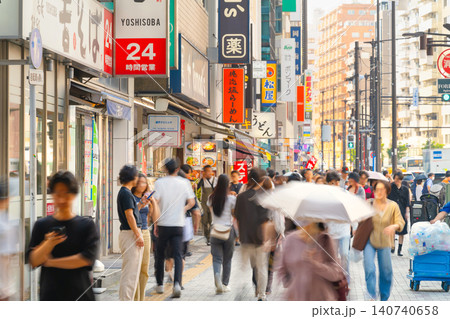 東京・東急東横線 中目黒駅前 賑やかな町並み 東京・東急東横線 中目黒駅前 賑やかな町並み 140740658