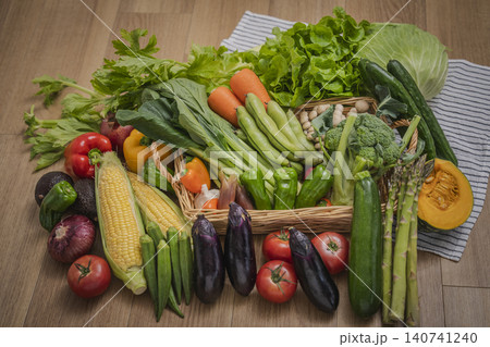 カラフルな野菜の集合写真 カラフルな野菜の集合写真 140741240