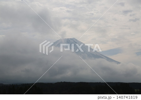 雲間の見える富士山 雲間の見える富士山 140741819