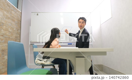 学習塾 タブレット 先生 イメージ 学習塾 タブレット 先生 イメージ 140742860