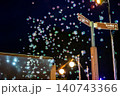 夜空に舞うシャボン玉 140743366