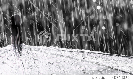 梅雨・激しく降る雨のイメージ 梅雨・激しく降る雨のイメージ 140743820
