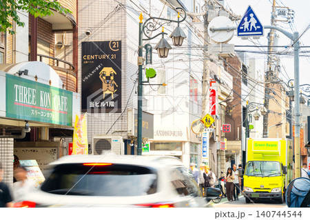 京王井の頭線・池ノ上駅前商店街 京王井の頭線・池ノ上駅前商店街 140744544
