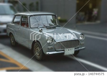 現役でまだ走っている1961年販売の乗用車・初代パブリカ（UP10） 140744575
