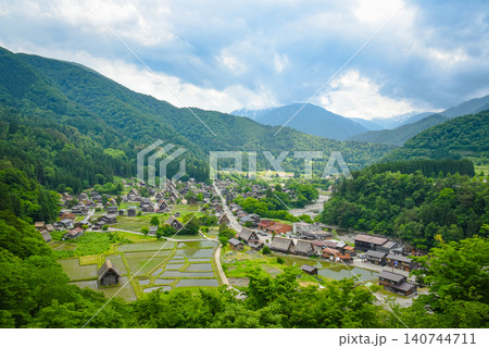 展望台から見た初夏の白川郷 展望台から見た初夏の白川郷 140744711
