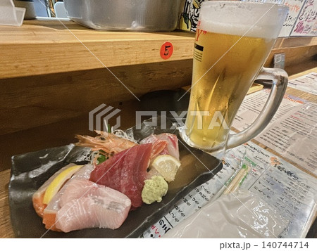 ビールとお刺身 ビールとお刺身 140744714