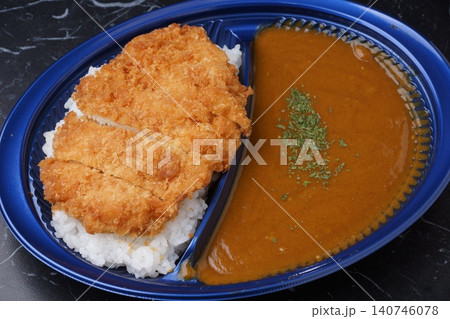 チキンカツカレー 140746078