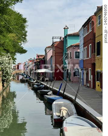 イタリア ヴェネツィア ブラーノ島のカラフルな家並みと暮らしの風景 イタリア ヴェネツィア ブラーノ島のカラフルな家並みと暮らしの風景 140746950