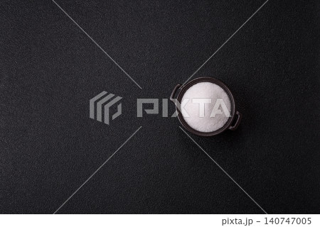 Sweet white sugar as a source of glucose. White sugar 140747005