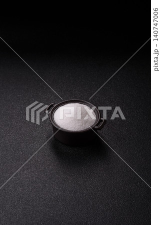 Sweet white sugar as a source of glucose. White sugar 140747006