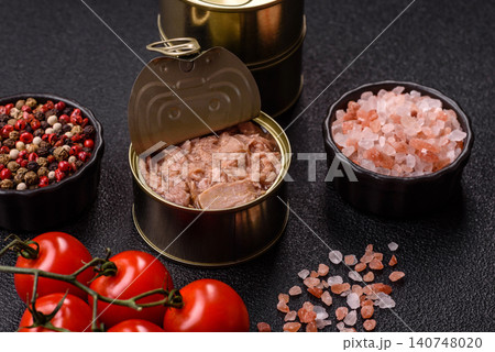 Fish, canned tuna chunks in brine for sandwiches and salads. Canned tuna Fish, canned tuna chunks in brine for sandwiches and salads. Canned tuna 140748020