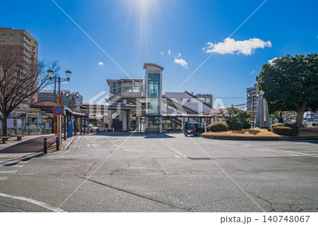 晴れた日のJR焼津駅北口の風景(静岡県) 晴れた日のJR焼津駅北口の風景(静岡県) 140748067