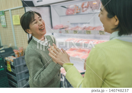 supermarket 140748237