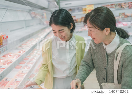 supermarket 140748261
