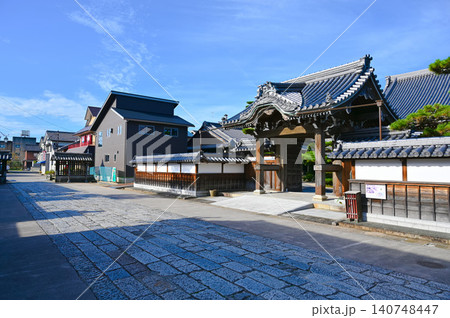 一身田　専修寺　参道　津市 140748447
