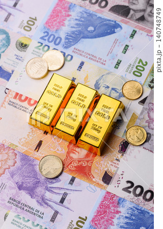 Argentine gold bars or ingots as a tool for balance, financial investment. Argentine gold bars Argentine gold bars or ingots as a tool for balance, financial investment. Argentine gold bars 140748749