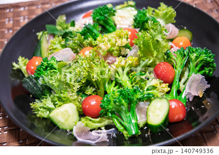 新鮮野菜のサラダ 新鮮野菜のサラダ 140749336