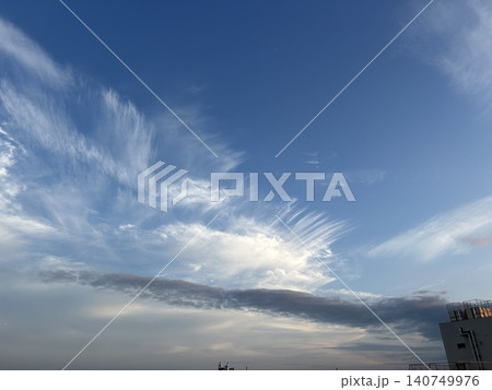 青空と白い雲 140749976