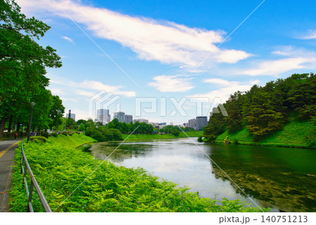 東京 皇居周辺 桜田濠とホテルや放送局など都市風景 東京 皇居周辺 桜田濠とホテルや放送局など都市風景 140751213