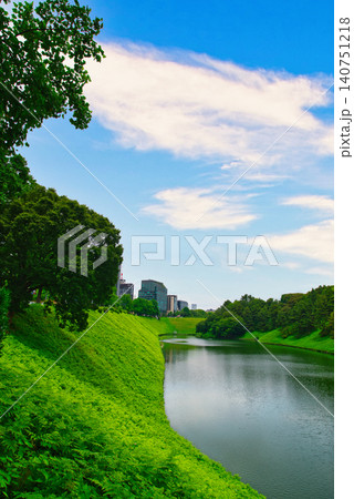 東京 皇居周辺 桜田濠とホテルや放送局など都市風景 東京 皇居周辺 桜田濠とホテルや放送局など都市風景 140751218