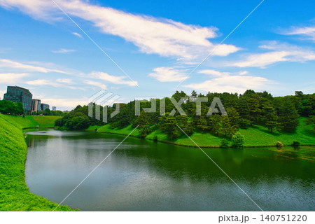 東京 皇居周辺 桜田濠とホテルや放送局など都市風景 東京 皇居周辺 桜田濠とホテルや放送局など都市風景 140751220