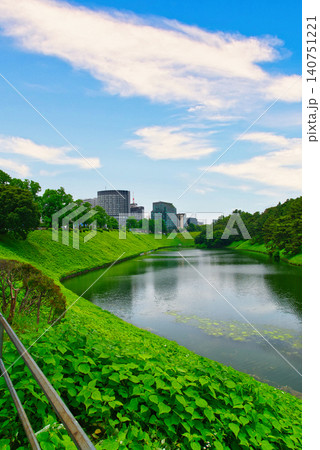 東京 皇居周辺 桜田濠とホテルや放送局など都市風景 東京 皇居周辺 桜田濠とホテルや放送局など都市風景 140751221