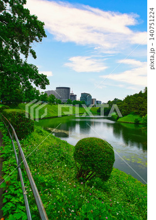 東京 皇居周辺 桜田濠とホテルや放送局など都市風景 東京 皇居周辺 桜田濠とホテルや放送局など都市風景 140751224