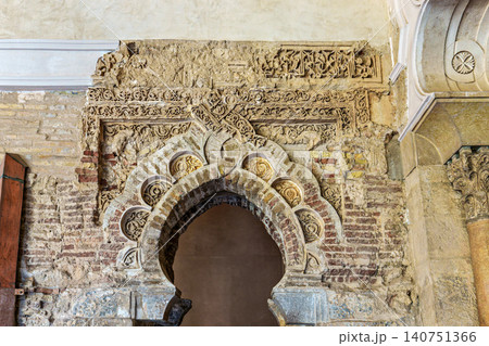 Moorish-Taifa halls in fortified medieval Aljaferia Palace in Za 140751366