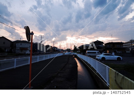 夕暮れの帰り道 夕暮れの帰り道 140752545