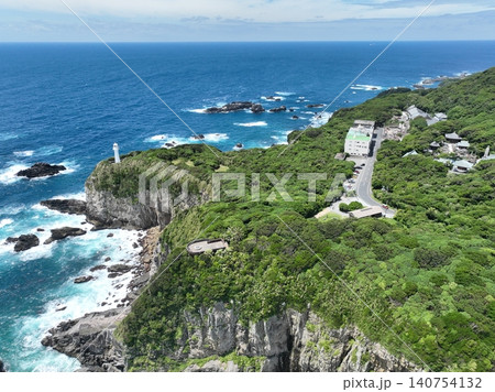 初夏の足摺岬と白亜の灯台を望む空撮風景　高知県土佐清水市 140754132